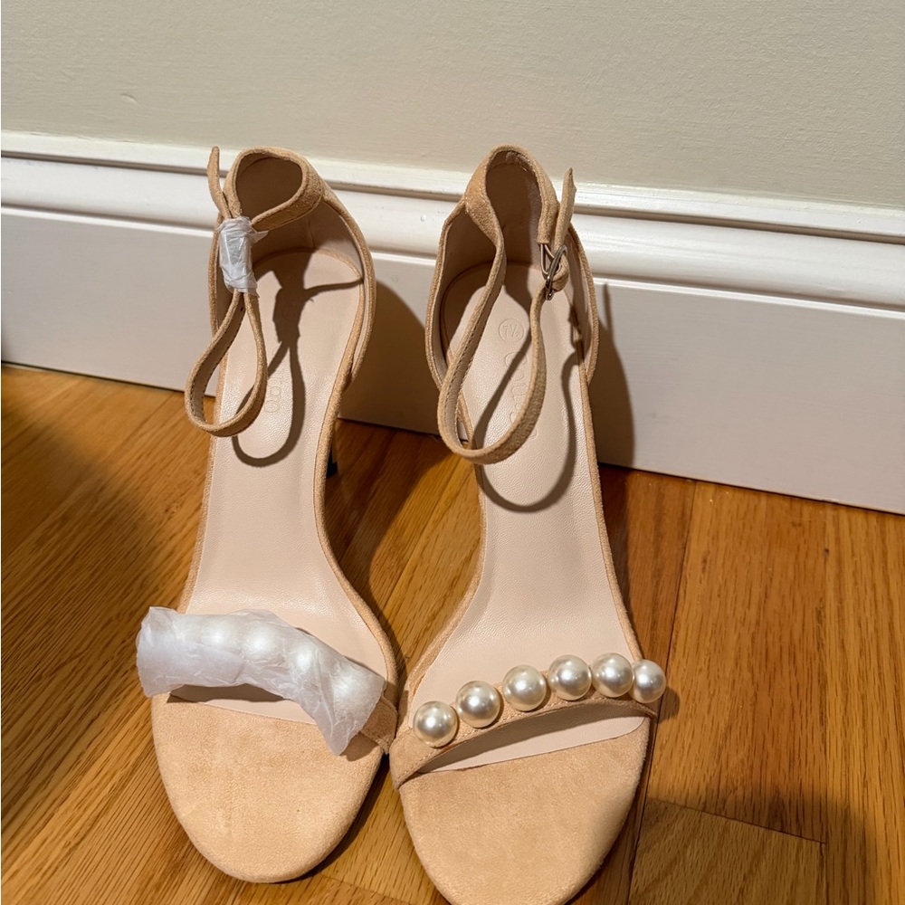 Tag Tan Pearl-Adorned Heels